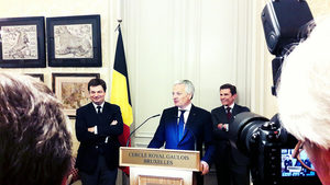 Geoffroy Generet, le jour de sa décoration de Chevalier de l’Ordre de la Couronne, remise par Didier Reynders, avec Olivier Theunissen derrière